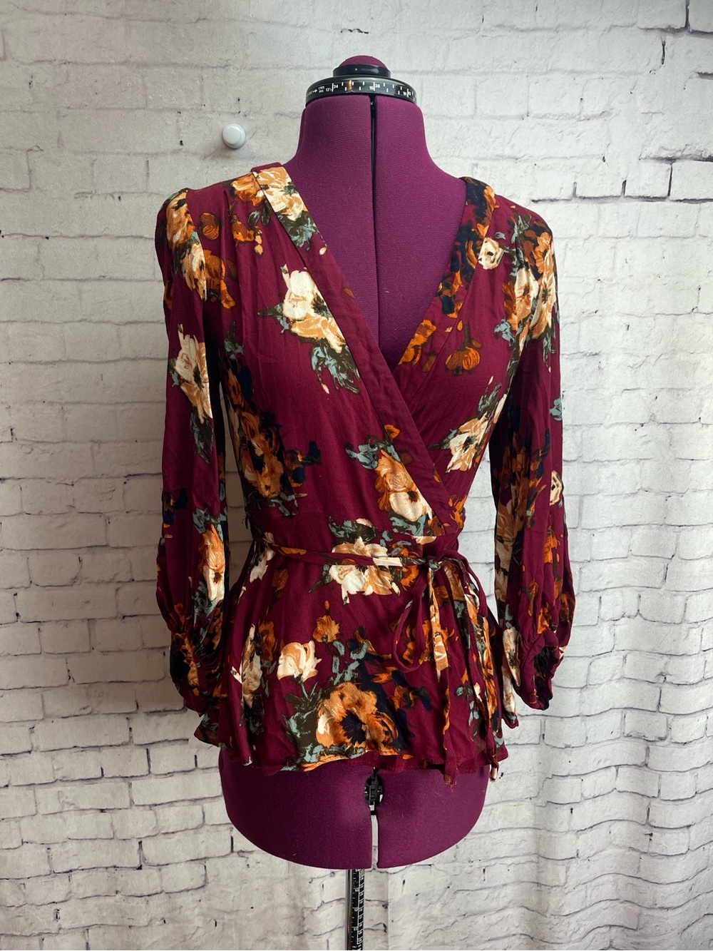 Anthropologie HD in Paris size 8 Maroon floral wrap blouse